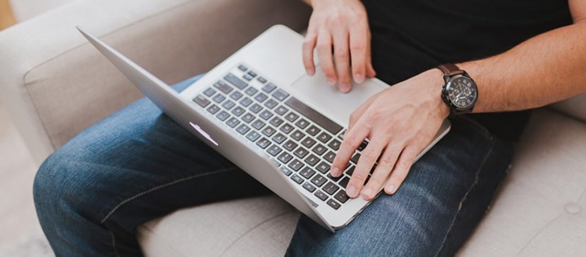 macbook-2558216_640